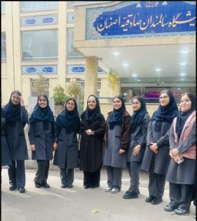 اجرای موسیقی زنده توسط دانش آموزان در سرای سالمندان صادقیه 19 آذر ماه